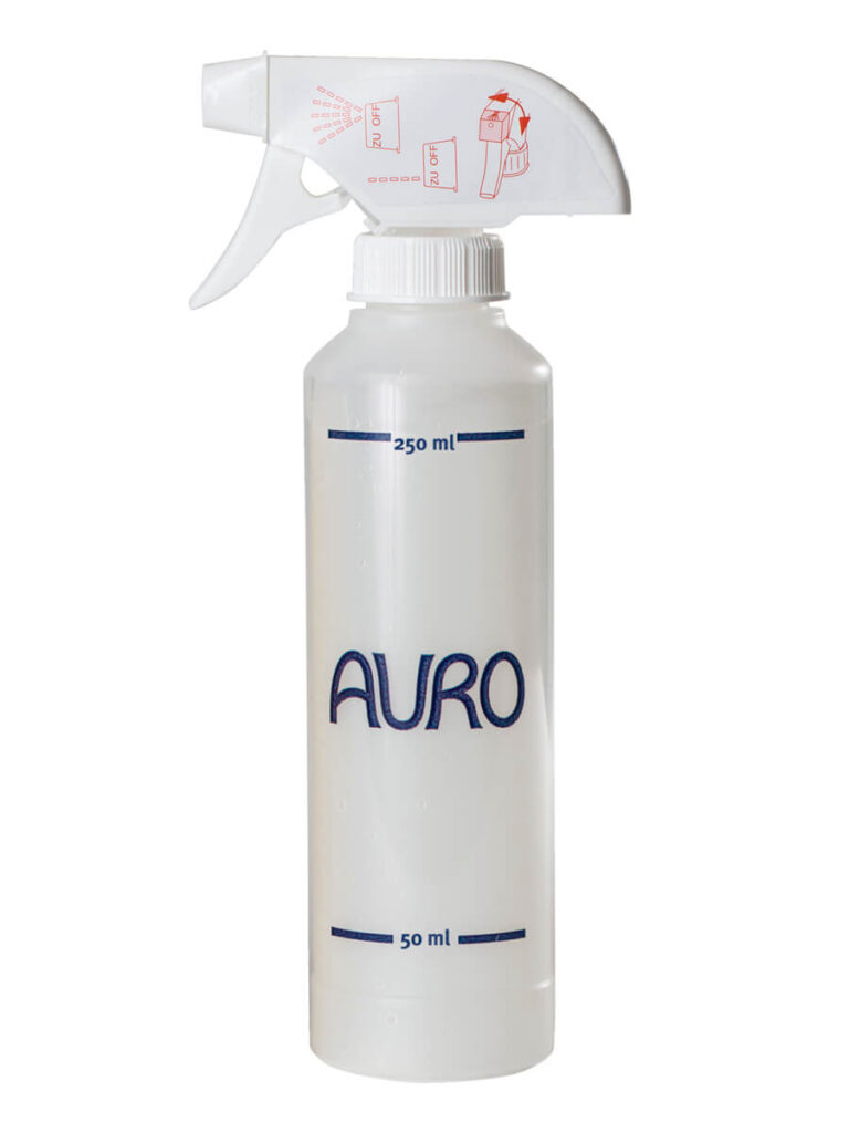 Kompakte 0,25L AURO Sprühflasche mit blauen Messmarkierungen (50 ml, 250 ml) und roter Düsenanleitung – ideal für die einfache Reinigung und Werkzeugpflege. Passend für Starterset Nr. 471-01.